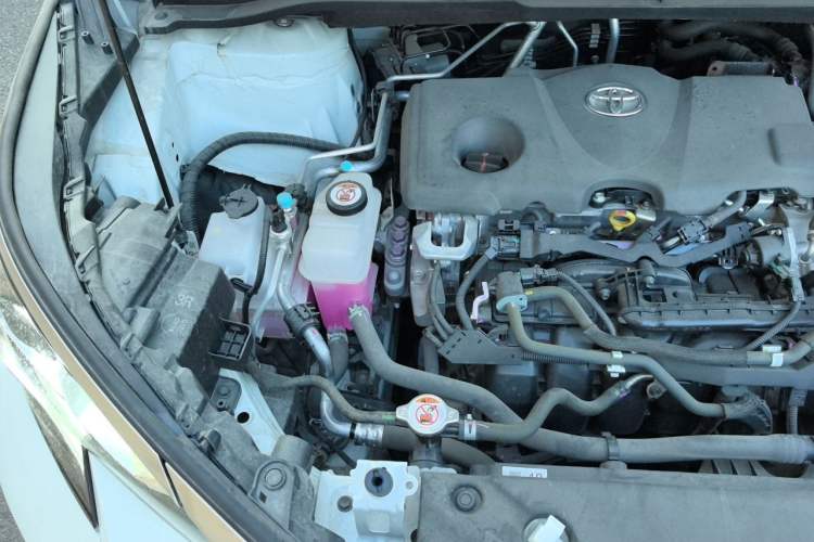 Used Toyota SIENNA 2023 2.5L Hybrid Platinum Edition Engine Bay Right