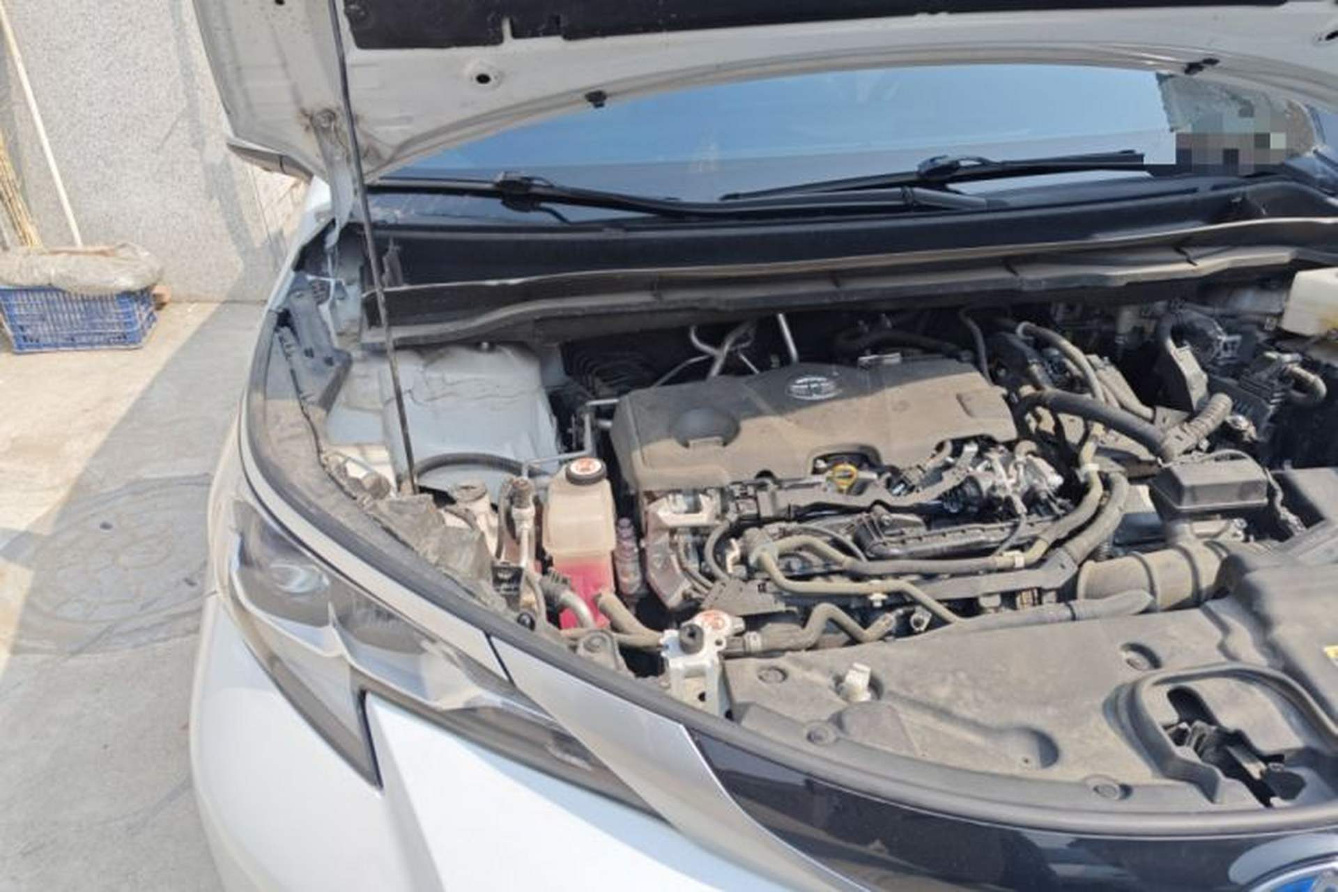 Used Toyota SIENNA 2023 2.5L Hybrid Deluxe Edition Engine Bay Right