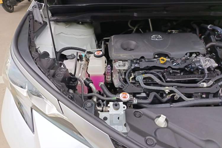 Used Toyota SIENNA 2023 2.5L Hybrid Deluxe Edition Engine Bay Right