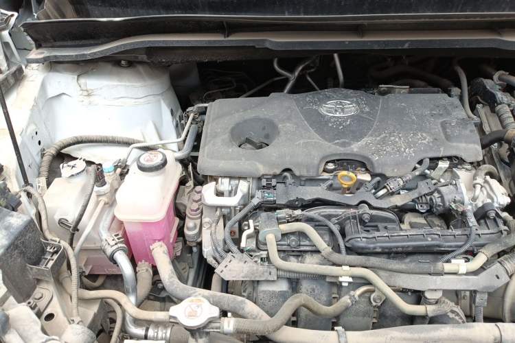 Used Toyota SIENNA 2023 2.5L Hybrid Deluxe Edition Engine Bay Right