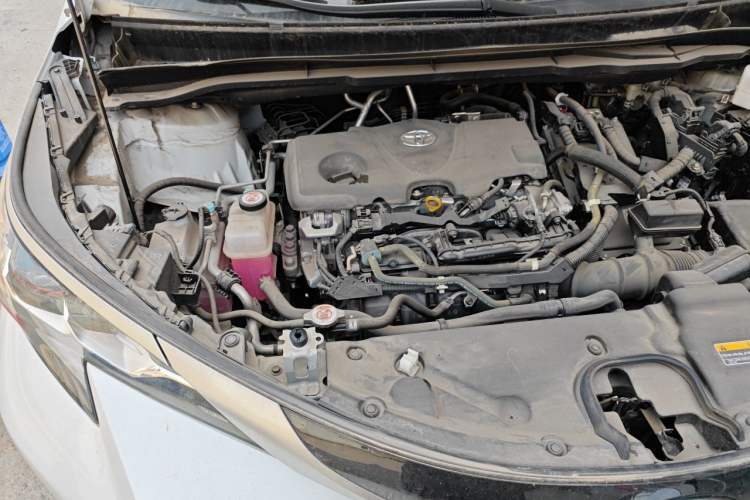 Used Toyota SIENNA 2023 2.5L Hybrid Ultimate Edition Engine Bay Right