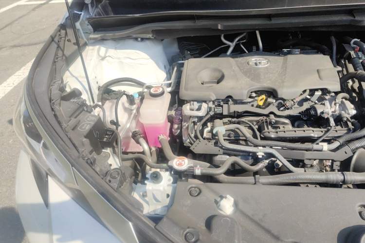 Used Toyota SIENNA 2023 2.5L Hybrid Deluxe Edition Engine Bay Right