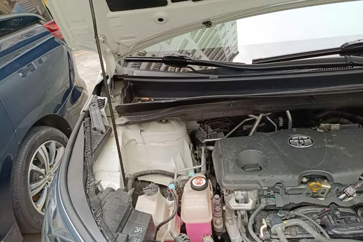 Used Toyota SIENNA 2023 2.5L Hybrid Platinum Edition Engine Bay Right