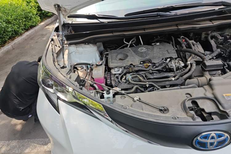 Used Toyota SIENNA 2023 2.5L Hybrid Comfort Edition Engine Bay Right