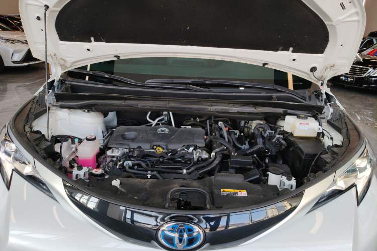 Used Toyota SIENNA 2023 2.5L Hybrid Deluxe Edition Engine Bay