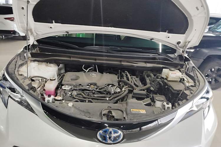 Used Toyota SIENNA 2023 2.5L Hybrid Luxury Edition Engine Bay