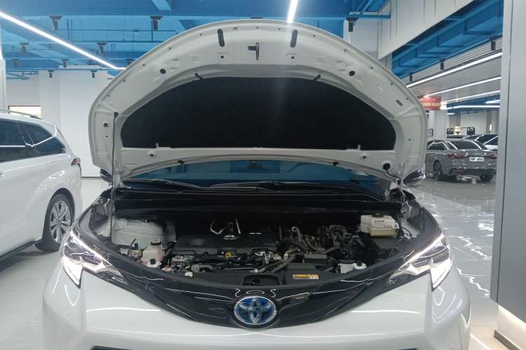 Used Toyota SIENNA 2023 2.5L Hybrid Deluxe Edition Engine Bay