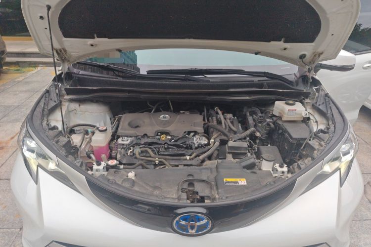 Used Toyota SIENNA 2023 2.5L Hybrid Deluxe Edition Engine Bay