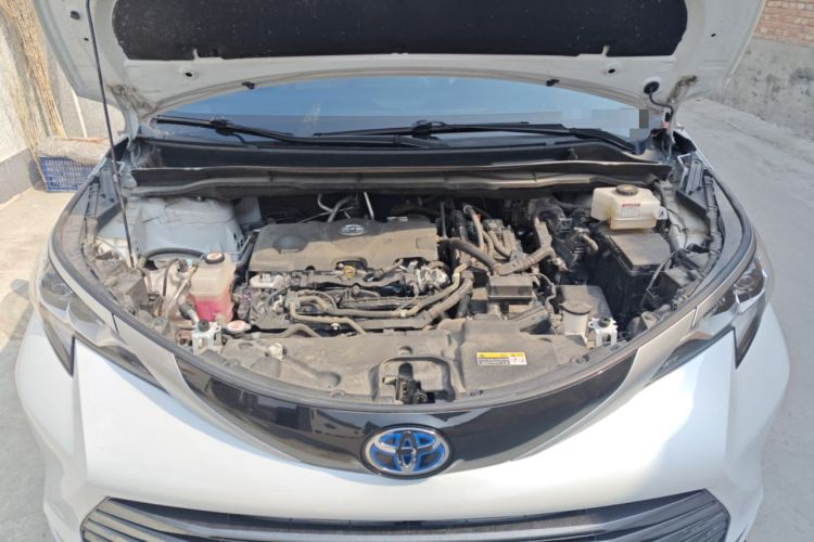 Used Toyota SIENNA 2023 2.5L Hybrid Deluxe Edition Engine Bay