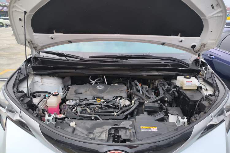 Used Toyota SIENNA 2023 2.5L Hybrid Luxury Edition Engine Bay