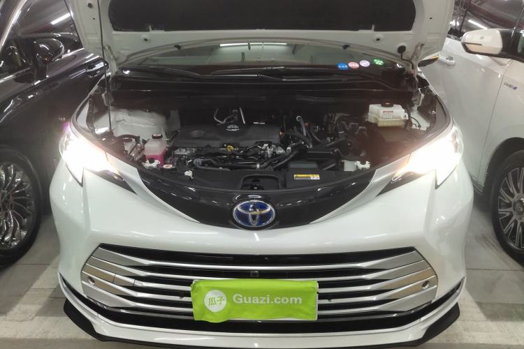 Used Toyota SIENNA 2023 2.5L Hybrid Platinum Edition Engine Bay