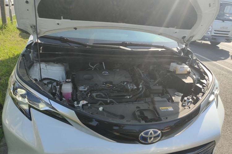 Used Toyota SIENNA 2023 2.5L Hybrid Deluxe Edition Engine Bay