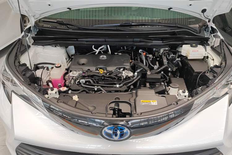 Used Toyota SIENNA 2023 2.5L Hybrid Comfort Edition Engine Bay