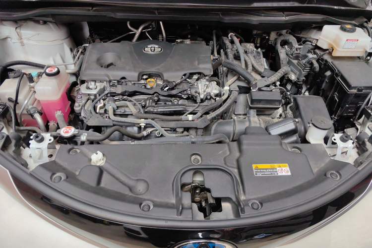 Used Toyota SIENNA 2023 2.5L Hybrid Deluxe Edition Engine Bay