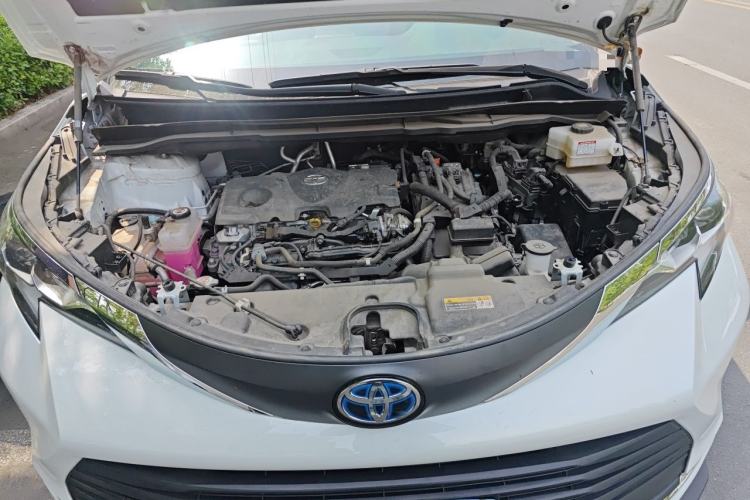 Used Toyota SIENNA 2023 2.5L Hybrid Comfort Edition Engine Bay