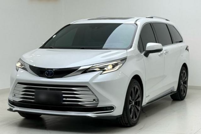 Used Toyota SIENNA 2023 2.5L Hybrid Platinum Edition