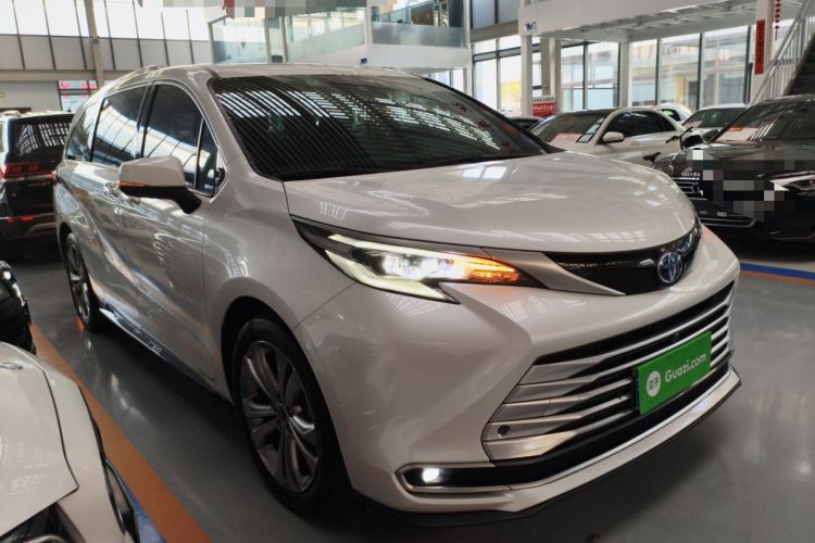 Used Toyota SIENNA 2023 2.5L Hybrid Platinum Edition Exterior 1