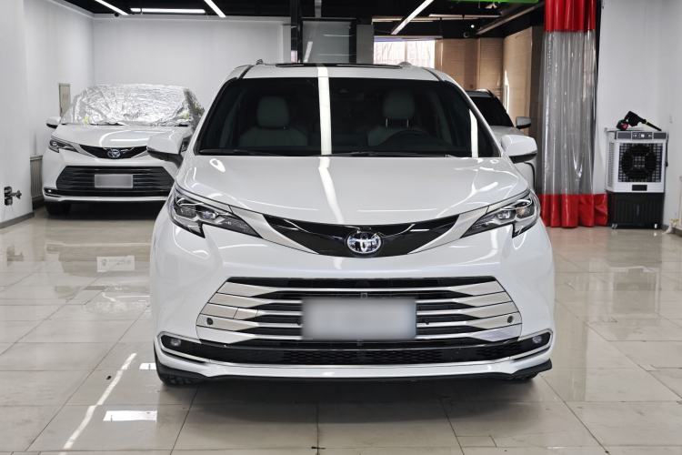 Used Toyota SIENNA 2023 2.5L Hybrid Platinum Edition Exterior 1
