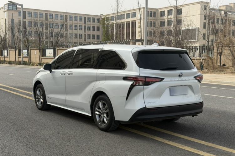Used Toyota SIENNA 2023 2.5L Hybrid Comfort Edition Exterior 1