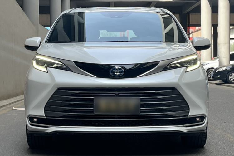 Used Toyota SIENNA 2023 2.5L Hybrid Deluxe Edition Exterior 1