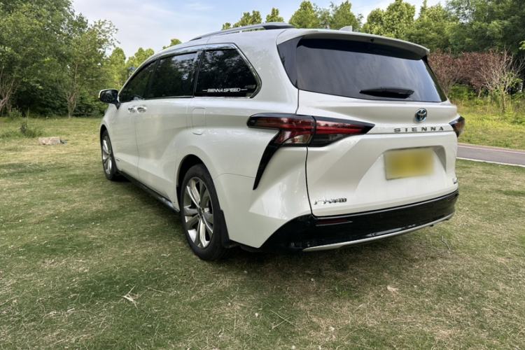 Used Toyota SIENNA 2023 2.5L Hybrid Deluxe Edition Exterior 1