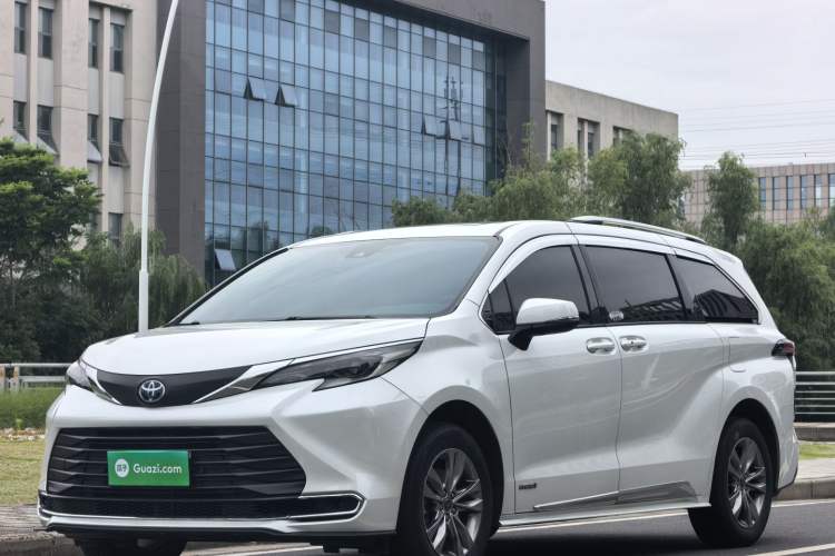 Used Toyota SIENNA 2023 2.5L Hybrid Comfort Edition Exterior 1