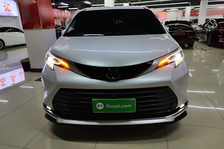 Used Toyota SIENNA 2023 2.5L Hybrid Ultimate Edition Exterior 1
