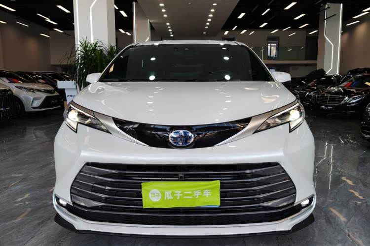 Used Toyota SIENNA 2023 2.5L Hybrid Deluxe Edition Exterior 1