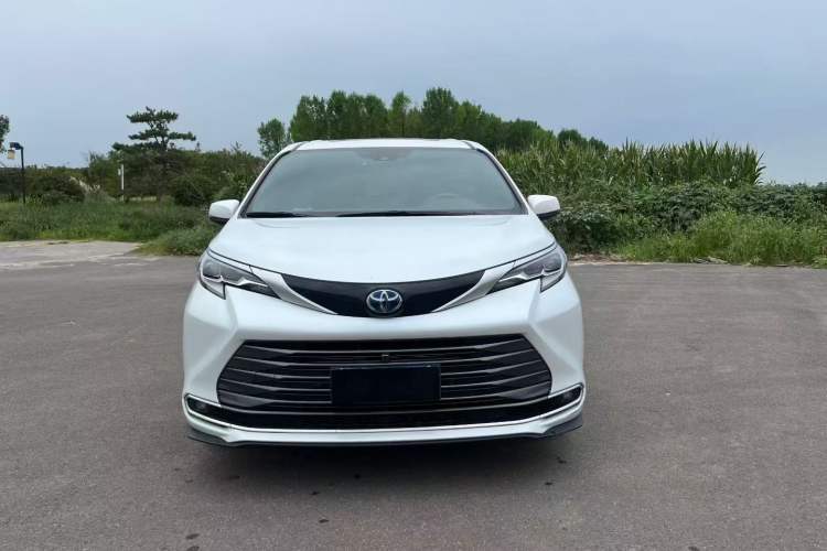 Used Toyota SIENNA 2023 2.5L Hybrid Deluxe Edition Exterior 1