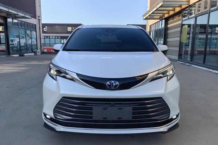 Used Toyota SIENNA 2023 2.5L Hybrid Deluxe Edition Exterior 1