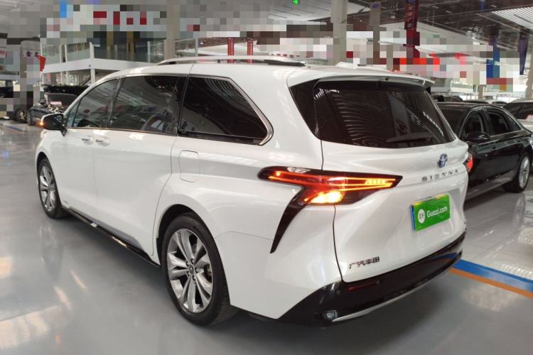 Used Toyota SIENNA 2023 2.5L Hybrid Platinum Edition Exterior 2