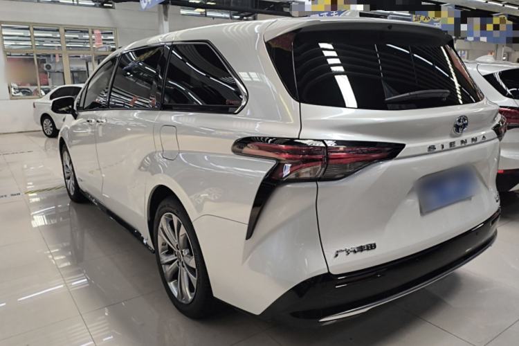 Used Toyota SIENNA 2023 2.5L Hybrid Deluxe Edition Exterior 2