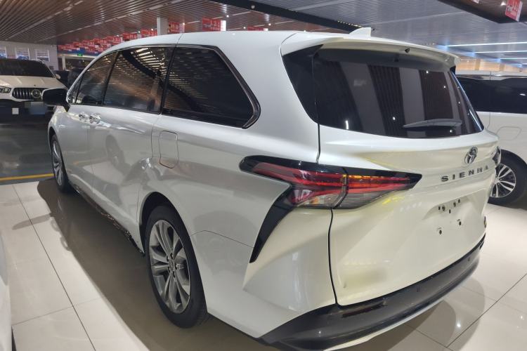 Used Toyota SIENNA 2023 2.5L Hybrid Deluxe Edition Exterior 2