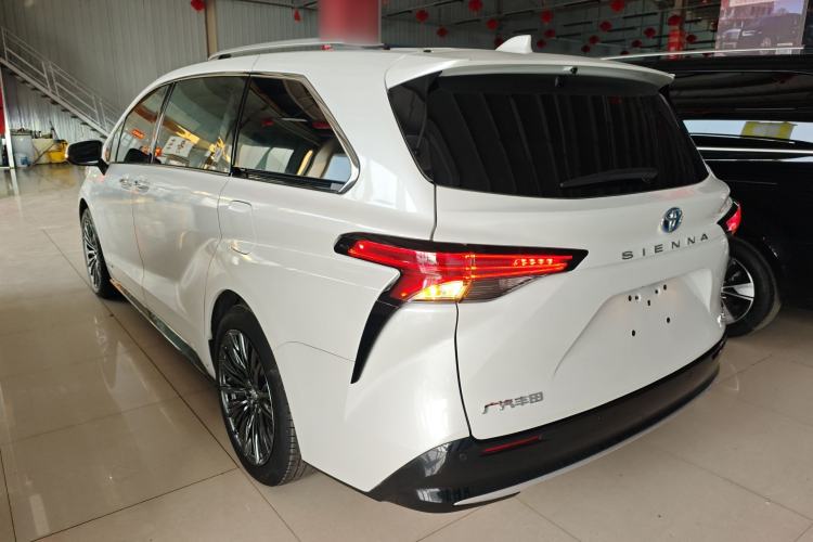 Used Toyota SIENNA 2023 2.5L Hybrid Deluxe Edition Exterior 2
