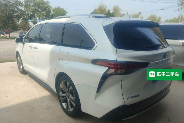 Used Toyota SIENNA 2023 2.5L Hybrid Platinum Edition Exterior 2
