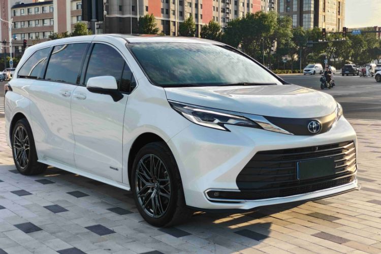 Used Toyota SIENNA 2023 2.5L Hybrid Comfort Edition Exterior 2