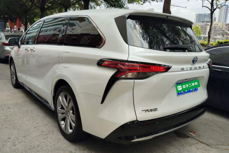 Used Toyota SIENNA 2023 2.5L Hybrid Deluxe Edition Exterior 2
