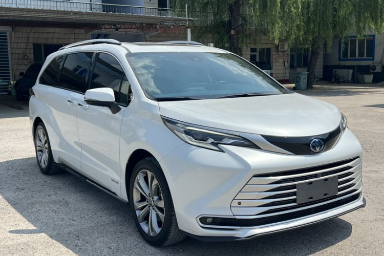 Used Toyota SIENNA 2023 2.5L Hybrid Deluxe Edition Exterior 2