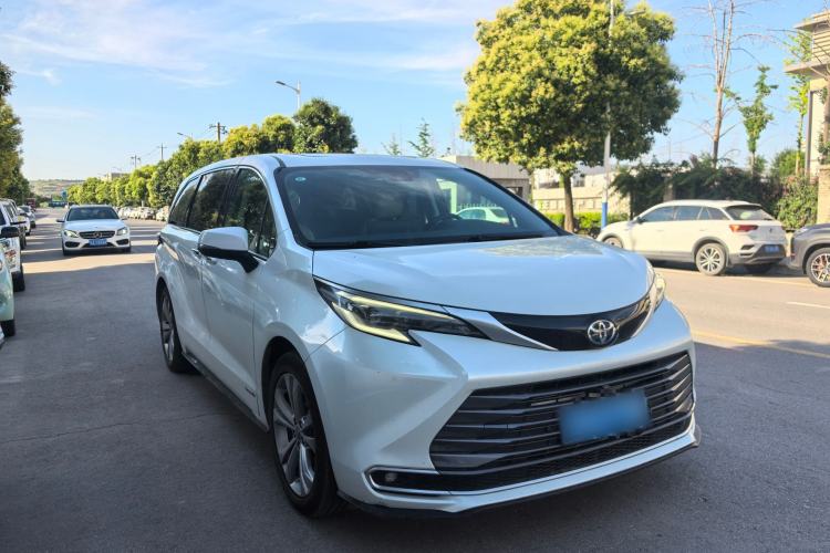 Used Toyota SIENNA 2023 2.5L Hybrid Deluxe Edition Exterior 2