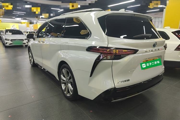 Used Toyota SIENNA 2023 2.5L Hybrid Ultimate Edition Exterior 2