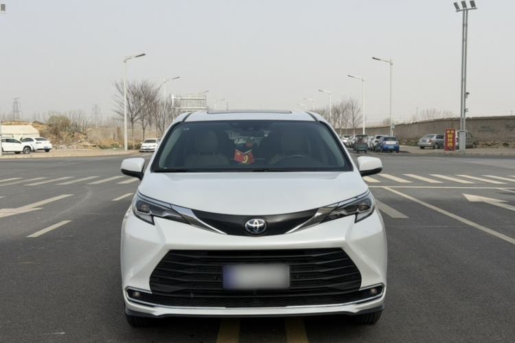 Used Toyota SIENNA 2023 2.5L Hybrid Comfort Edition Exterior 2