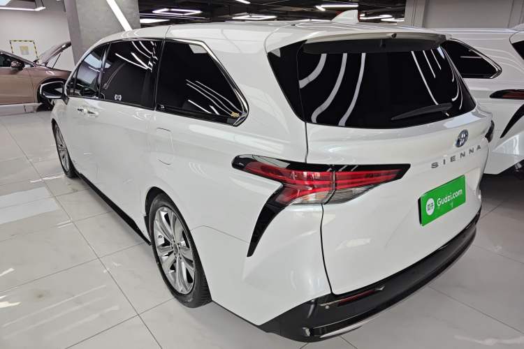 Used Toyota SIENNA 2023 2.5L Hybrid Deluxe Edition Exterior 2