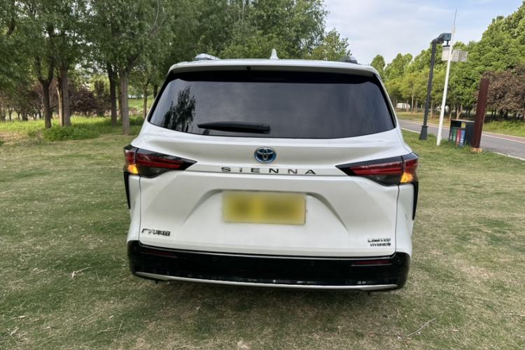 Used Toyota SIENNA 2023 2.5L Hybrid Deluxe Edition Exterior 2