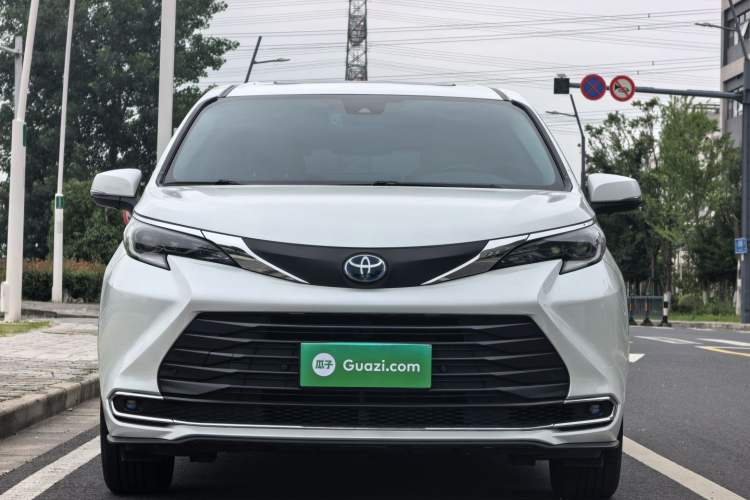 Used Toyota SIENNA 2023 2.5L Hybrid Comfort Edition Exterior 2