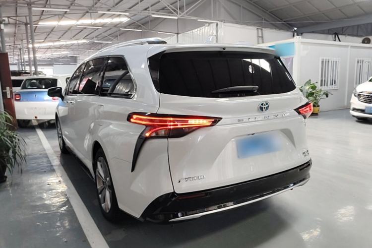 Used Toyota SIENNA 2023 2.5L Hybrid Deluxe Edition Exterior 2