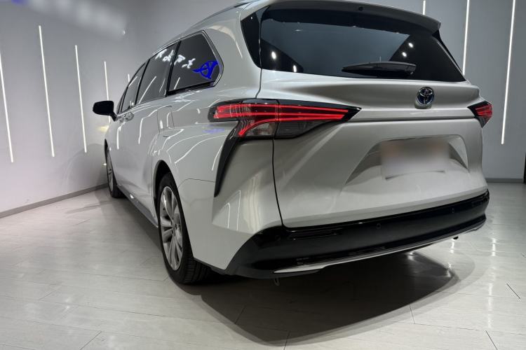 Used Toyota SIENNA 2023 2.5L Hybrid Deluxe Edition Exterior 2