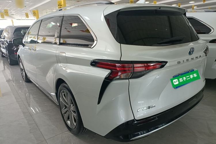 Used Toyota SIENNA 2023 2.5L Hybrid Platinum Edition Exterior 2