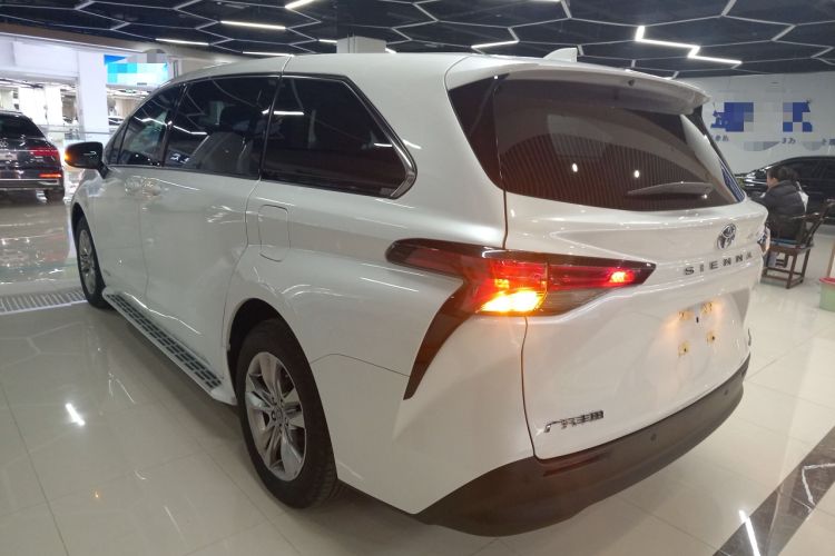 Used Toyota SIENNA 2023 2.5L Hybrid Comfort Edition Exterior 2
