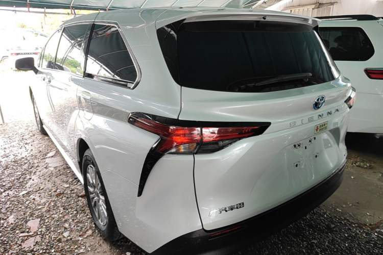 Used Toyota SIENNA 2023 2.5L Hybrid Comfort Edition Exterior 2