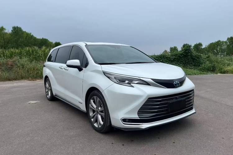 Used Toyota SIENNA 2023 2.5L Hybrid Deluxe Edition Exterior 2